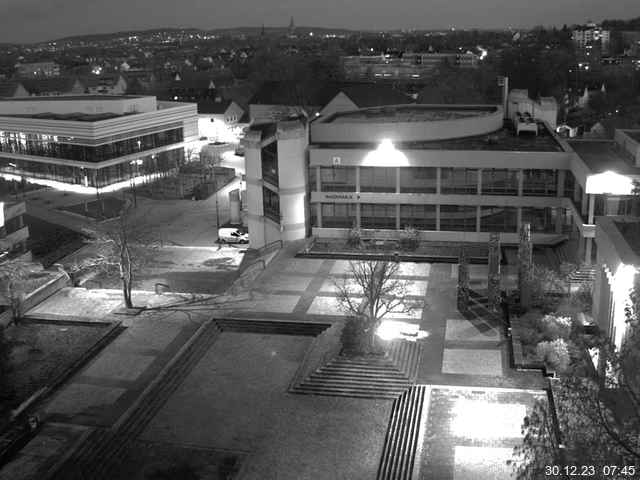 Foto der Webcam: Verwaltungsgebäude, Innenhof mit Audimax, Hörsaal-Gebäude 1