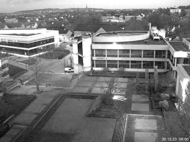 Foto der Webcam: Verwaltungsgebäude, Innenhof mit Audimax, Hörsaal-Gebäude 1