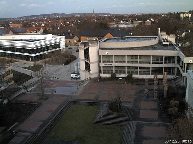 Foto der Webcam: Verwaltungsgebäude, Innenhof mit Audimax, Hörsaal-Gebäude 1