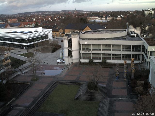 Foto der Webcam: Verwaltungsgebäude, Innenhof mit Audimax, Hörsaal-Gebäude 1