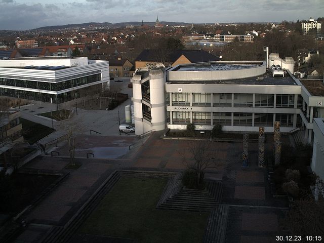 Foto der Webcam: Verwaltungsgebäude, Innenhof mit Audimax, Hörsaal-Gebäude 1