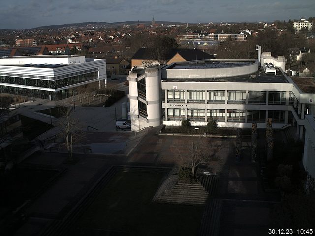 Foto der Webcam: Verwaltungsgebäude, Innenhof mit Audimax, Hörsaal-Gebäude 1