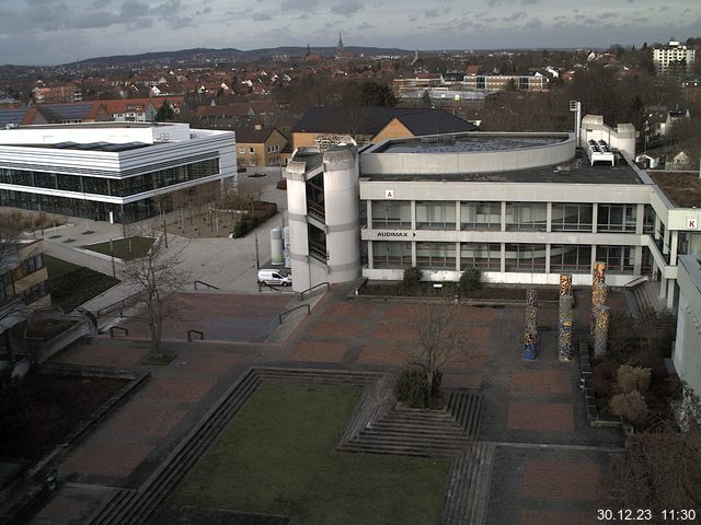 Foto der Webcam: Verwaltungsgebäude, Innenhof mit Audimax, Hörsaal-Gebäude 1