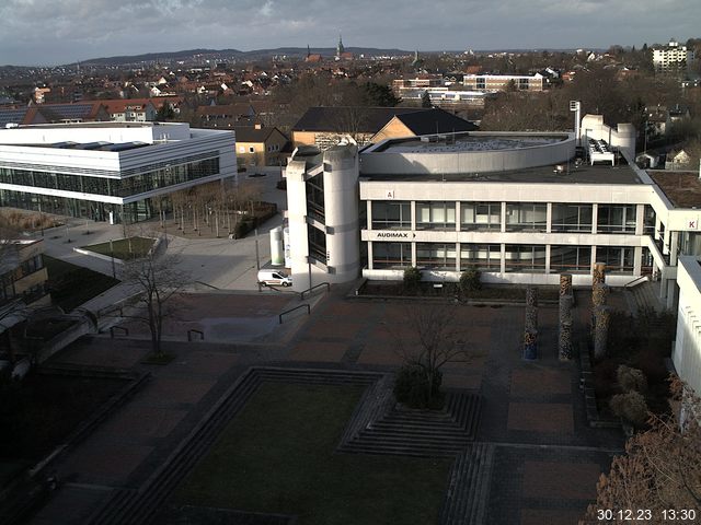 Foto der Webcam: Verwaltungsgebäude, Innenhof mit Audimax, Hörsaal-Gebäude 1