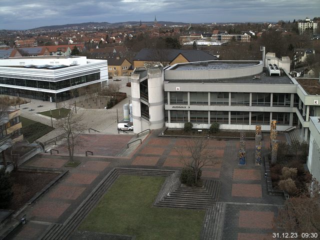 Foto der Webcam: Verwaltungsgebäude, Innenhof mit Audimax, Hörsaal-Gebäude 1