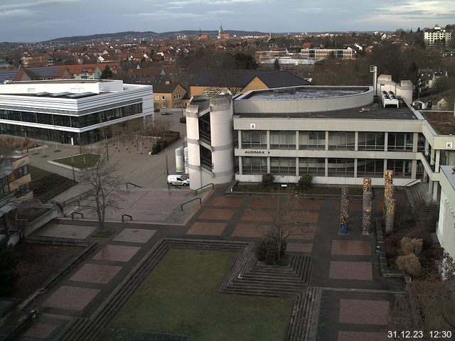 Foto der Webcam: Verwaltungsgebäude, Innenhof mit Audimax, Hörsaal-Gebäude 1