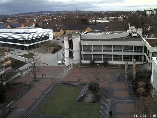 Foto der Webcam: Verwaltungsgebäude, Innenhof mit Audimax, Hörsaal-Gebäude 1