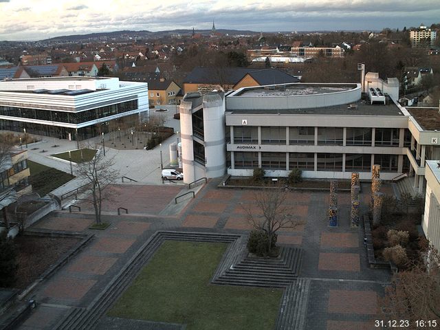 Foto der Webcam: Verwaltungsgebäude, Innenhof mit Audimax, Hörsaal-Gebäude 1