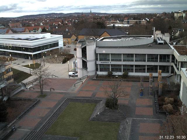 Foto der Webcam: Verwaltungsgebäude, Innenhof mit Audimax, Hörsaal-Gebäude 1