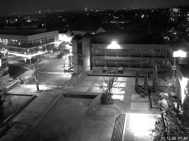 Foto der Webcam: Verwaltungsgebäude, Innenhof mit Audimax, Hörsaal-Gebäude 1