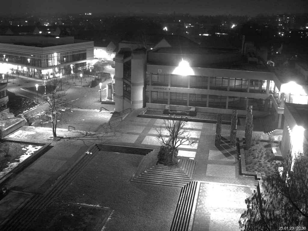 Foto der Webcam: Verwaltungsgebäude, Innenhof mit Audimax, Hörsaal-Gebäude 1