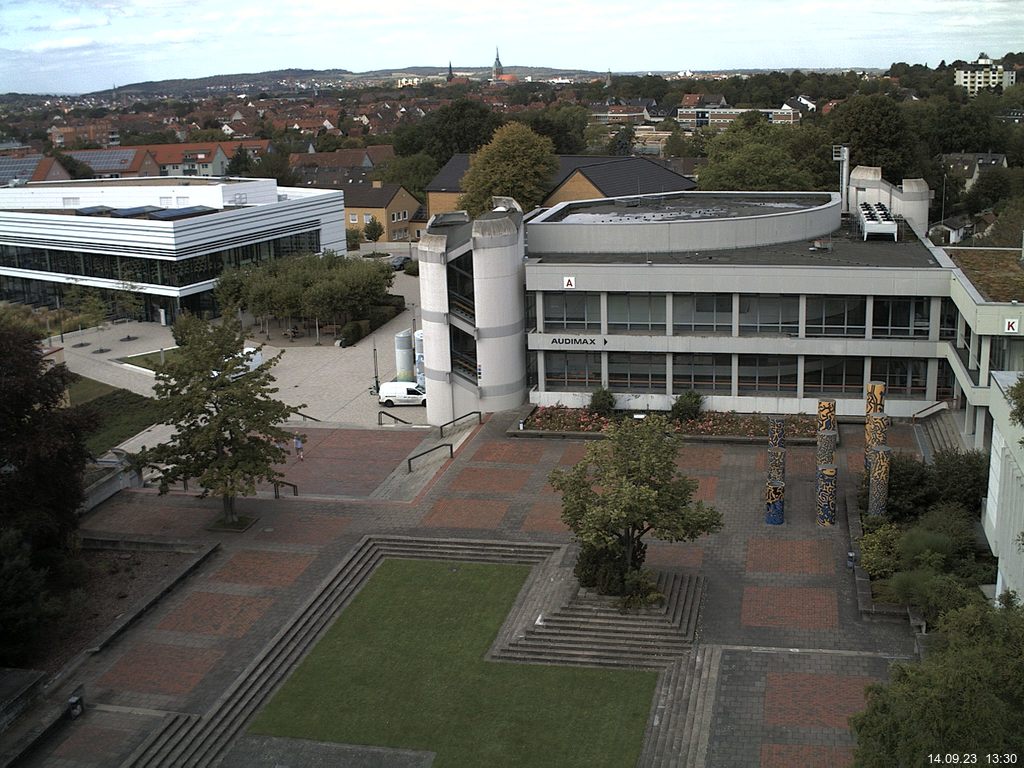 Foto der Webcam: Verwaltungsgebäude, Innenhof mit Audimax, Hörsaal-Gebäude 1