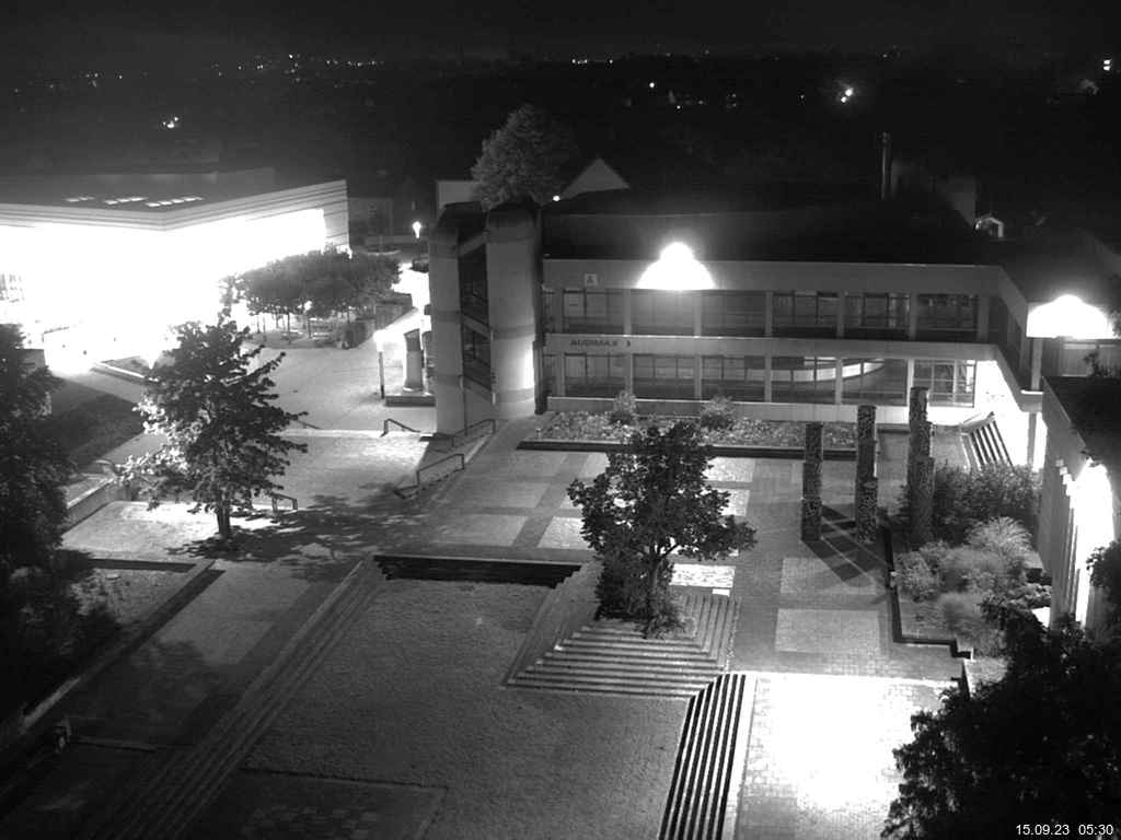 Foto der Webcam: Verwaltungsgebäude, Innenhof mit Audimax, Hörsaal-Gebäude 1