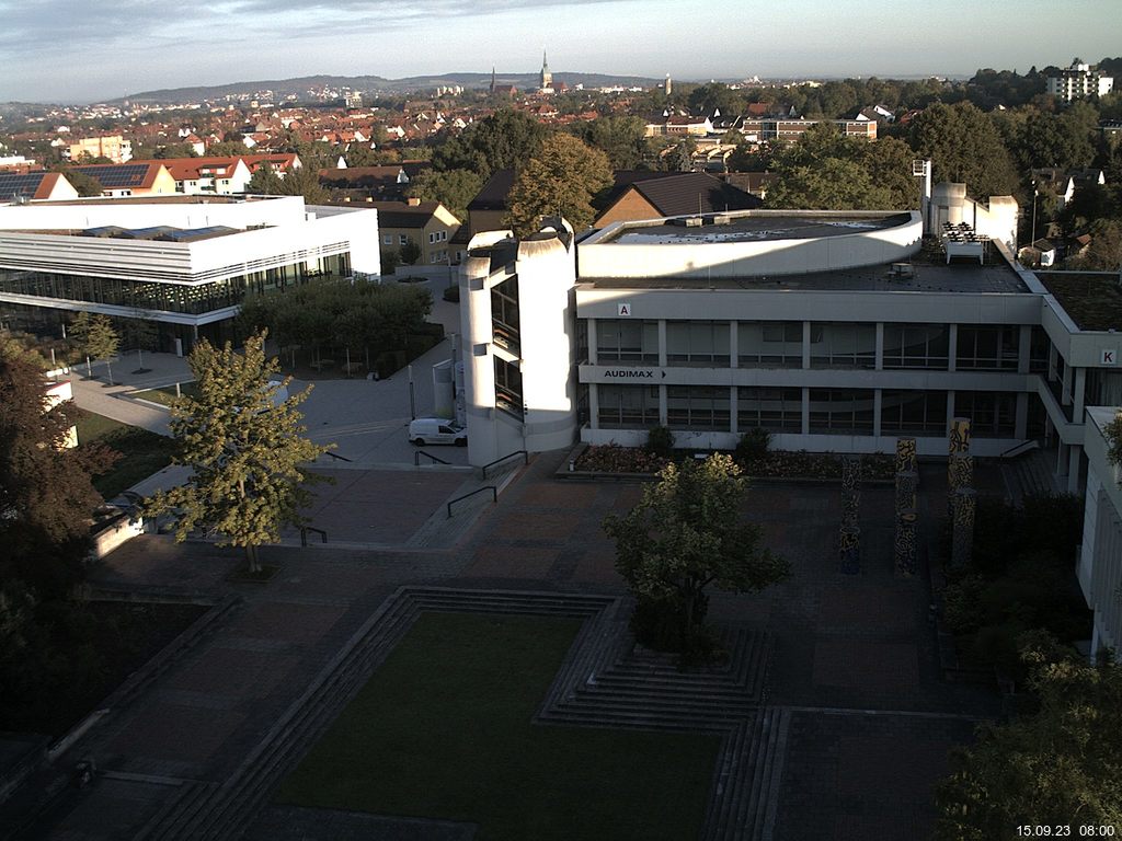 Foto der Webcam: Verwaltungsgebäude, Innenhof mit Audimax, Hörsaal-Gebäude 1