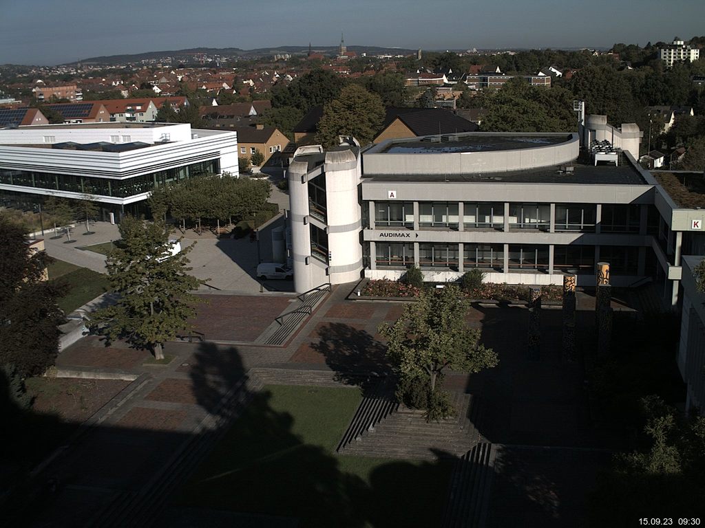 Foto der Webcam: Verwaltungsgebäude, Innenhof mit Audimax, Hörsaal-Gebäude 1