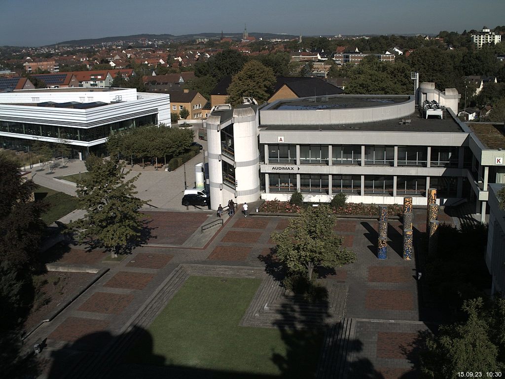 Foto der Webcam: Verwaltungsgebäude, Innenhof mit Audimax, Hörsaal-Gebäude 1