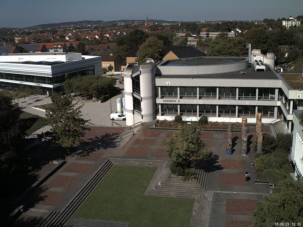 Foto der Webcam: Verwaltungsgebäude, Innenhof mit Audimax, Hörsaal-Gebäude 1