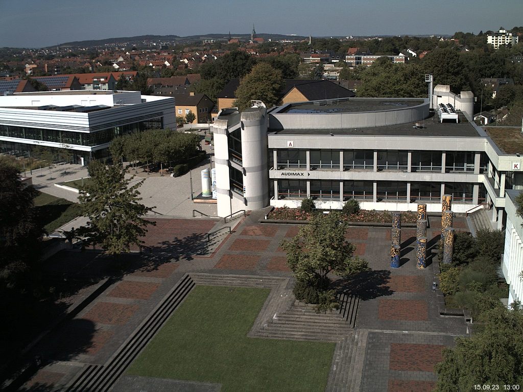 Foto der Webcam: Verwaltungsgebäude, Innenhof mit Audimax, Hörsaal-Gebäude 1