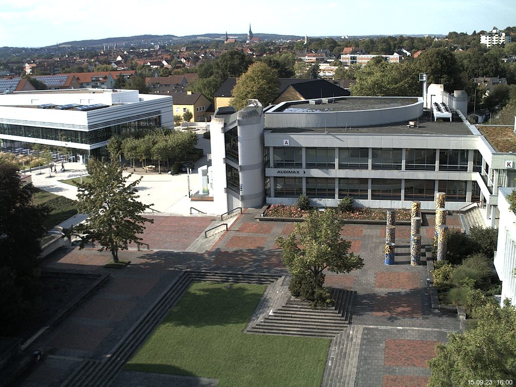 Foto der Webcam: Verwaltungsgebäude, Innenhof mit Audimax, Hörsaal-Gebäude 1