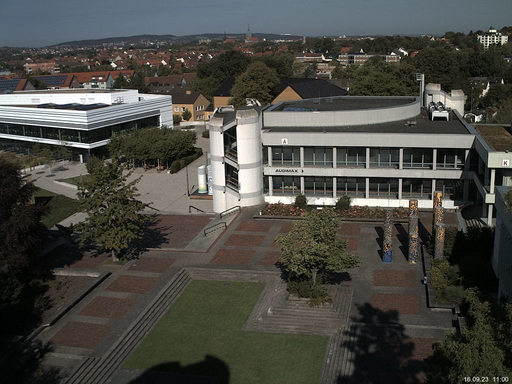 Foto der Webcam: Verwaltungsgebäude, Innenhof mit Audimax, Hörsaal-Gebäude 1