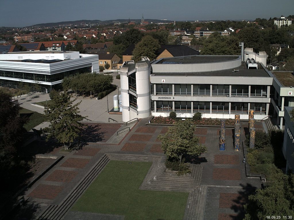 Foto der Webcam: Verwaltungsgebäude, Innenhof mit Audimax, Hörsaal-Gebäude 1