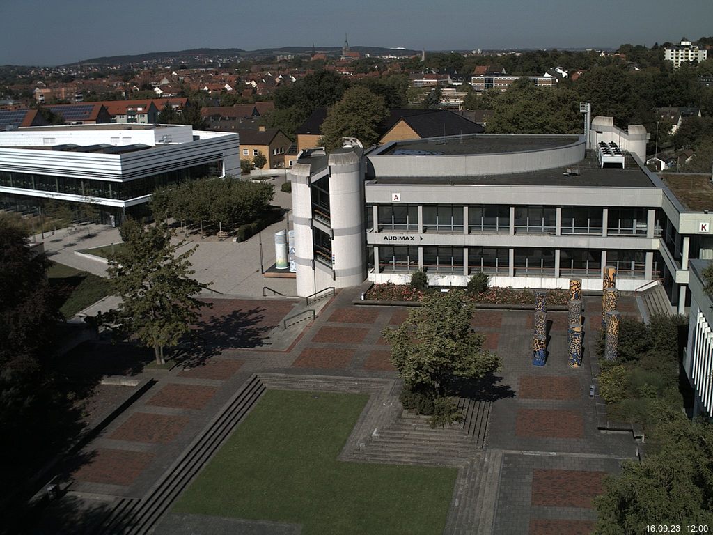 Foto der Webcam: Verwaltungsgebäude, Innenhof mit Audimax, Hörsaal-Gebäude 1