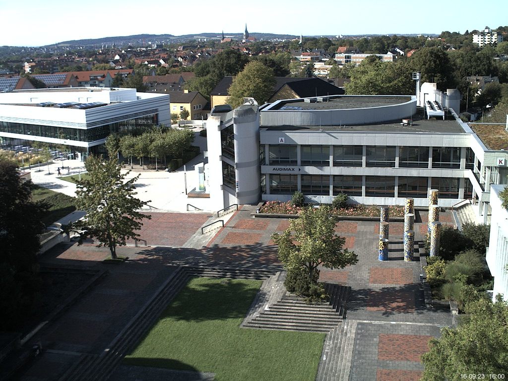 Foto der Webcam: Verwaltungsgebäude, Innenhof mit Audimax, Hörsaal-Gebäude 1