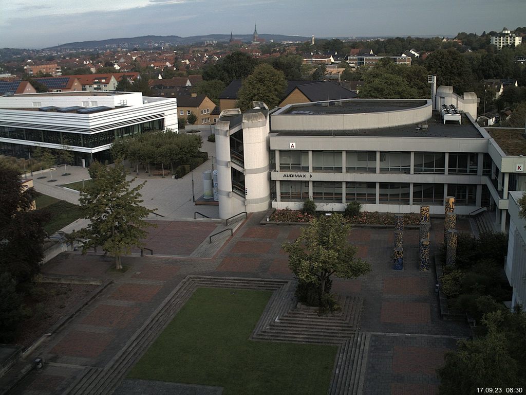 Foto der Webcam: Verwaltungsgebäude, Innenhof mit Audimax, Hörsaal-Gebäude 1