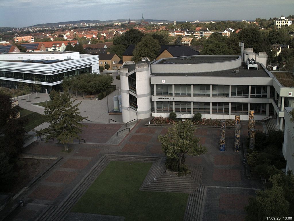 Foto der Webcam: Verwaltungsgebäude, Innenhof mit Audimax, Hörsaal-Gebäude 1