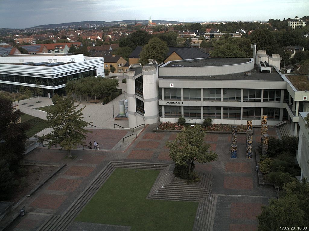 Foto der Webcam: Verwaltungsgebäude, Innenhof mit Audimax, Hörsaal-Gebäude 1