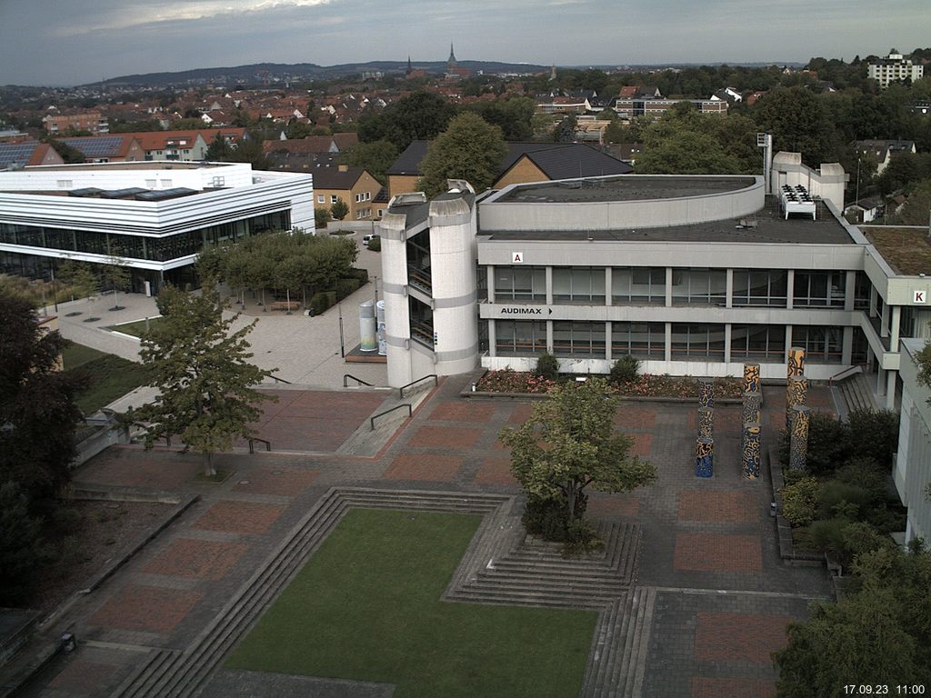 Foto der Webcam: Verwaltungsgebäude, Innenhof mit Audimax, Hörsaal-Gebäude 1