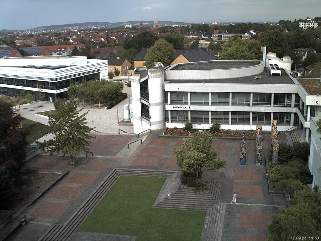 Foto der Webcam: Verwaltungsgebäude, Innenhof mit Audimax, Hörsaal-Gebäude 1