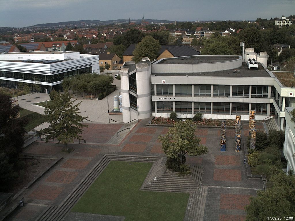 Foto der Webcam: Verwaltungsgebäude, Innenhof mit Audimax, Hörsaal-Gebäude 1