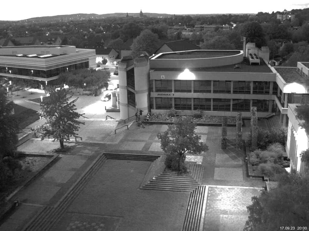 Foto der Webcam: Verwaltungsgebäude, Innenhof mit Audimax, Hörsaal-Gebäude 1