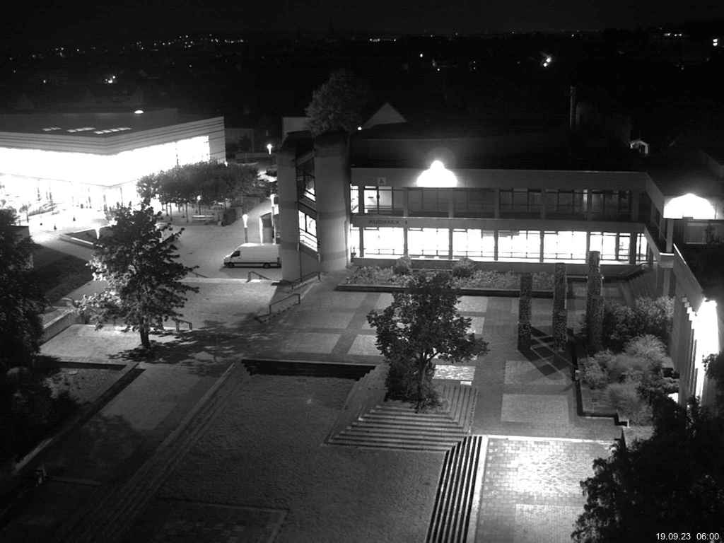 Foto der Webcam: Verwaltungsgebäude, Innenhof mit Audimax, Hörsaal-Gebäude 1