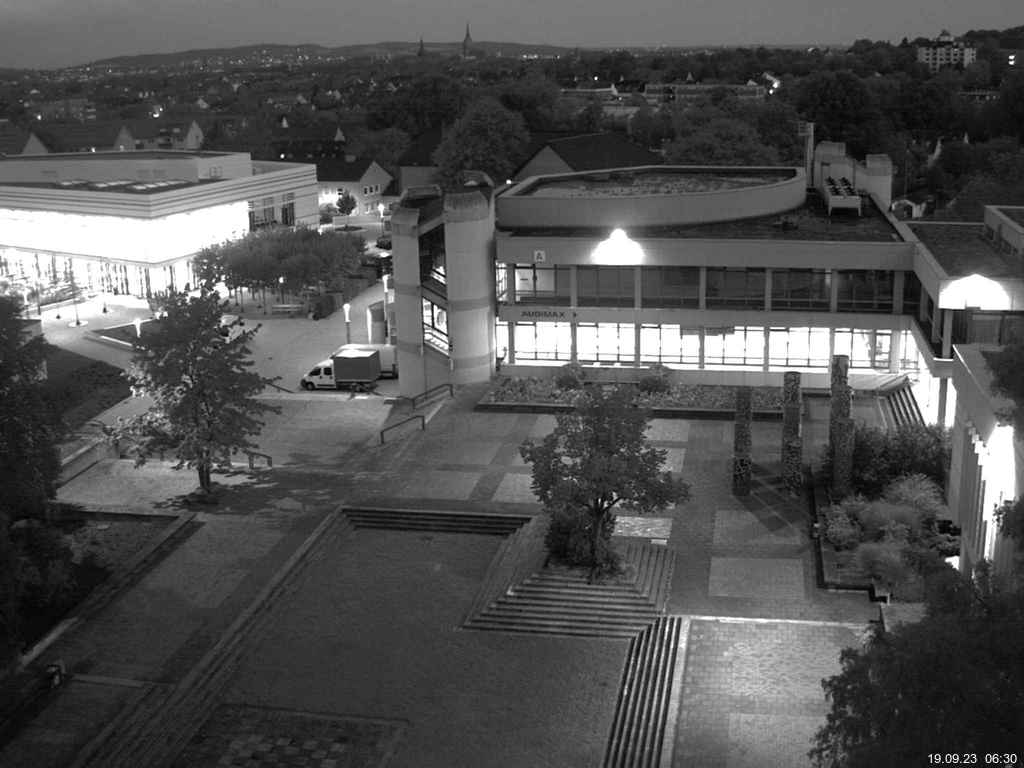 Foto der Webcam: Verwaltungsgebäude, Innenhof mit Audimax, Hörsaal-Gebäude 1