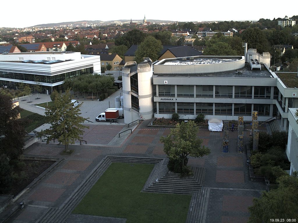 Foto der Webcam: Verwaltungsgebäude, Innenhof mit Audimax, Hörsaal-Gebäude 1