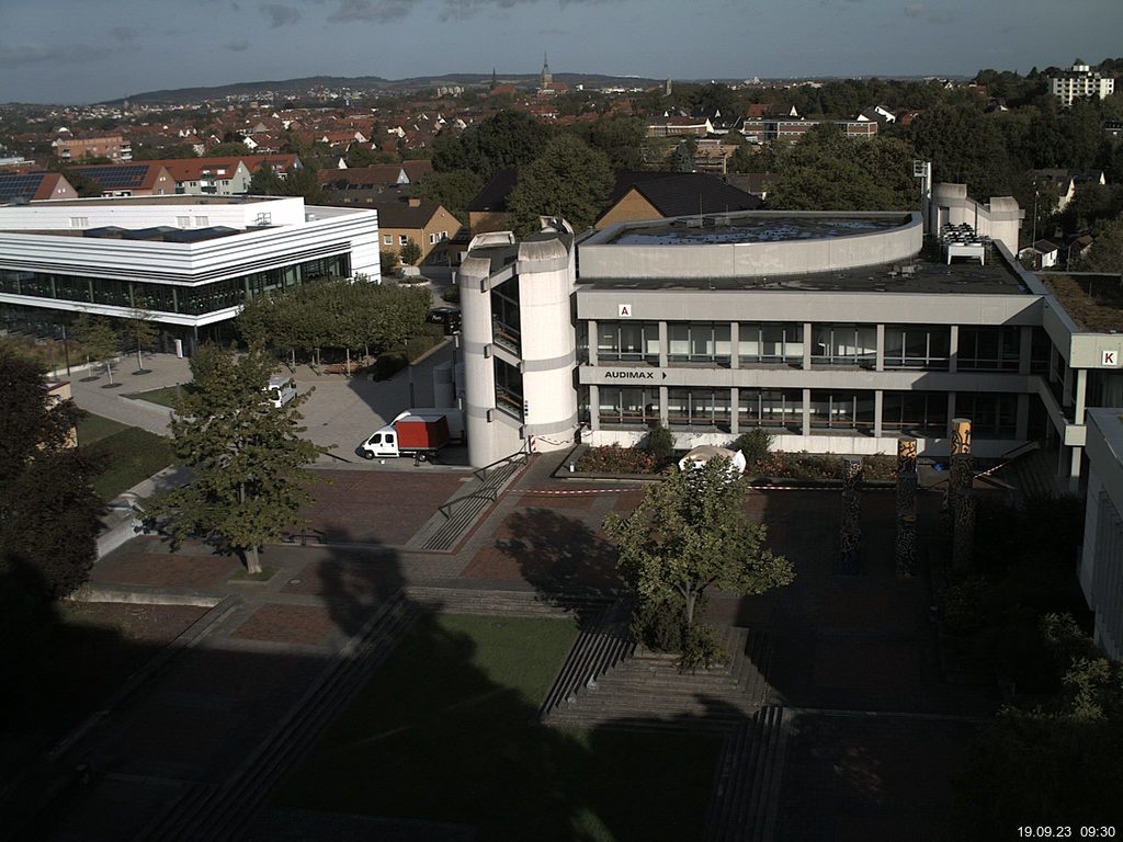 Foto der Webcam: Verwaltungsgebäude, Innenhof mit Audimax, Hörsaal-Gebäude 1