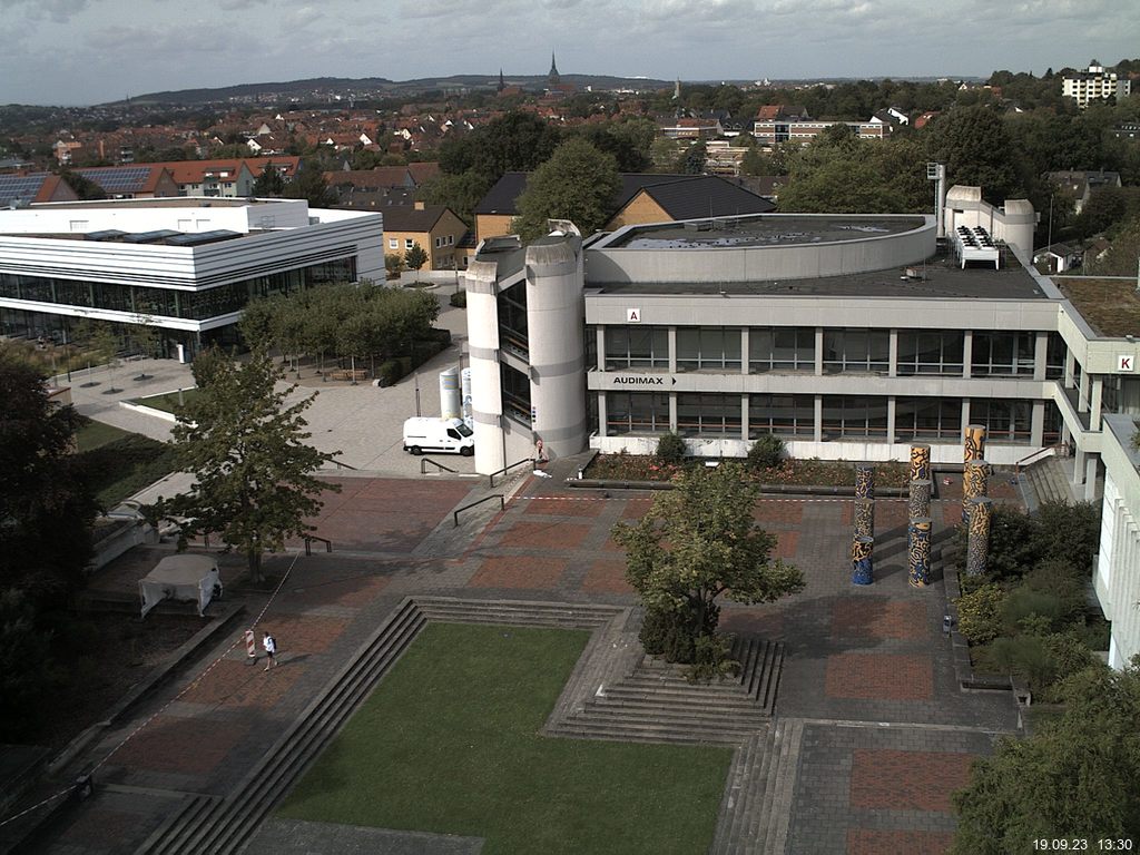 Foto der Webcam: Verwaltungsgebäude, Innenhof mit Audimax, Hörsaal-Gebäude 1