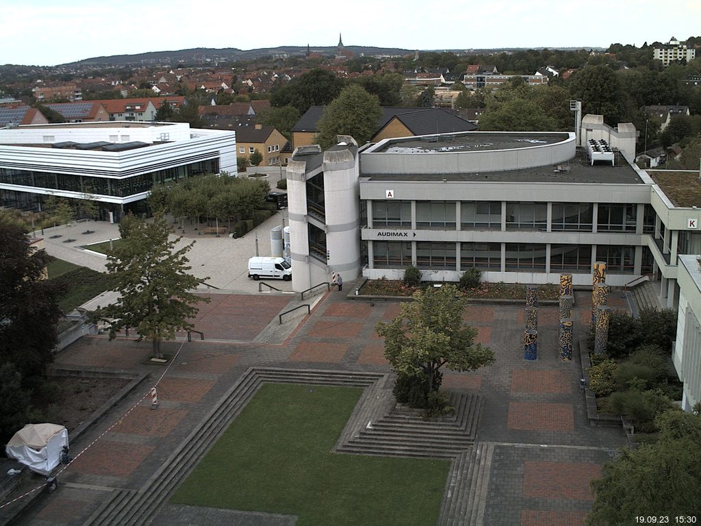 Foto der Webcam: Verwaltungsgebäude, Innenhof mit Audimax, Hörsaal-Gebäude 1