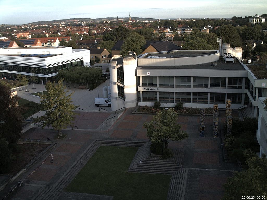 Foto der Webcam: Verwaltungsgebäude, Innenhof mit Audimax, Hörsaal-Gebäude 1