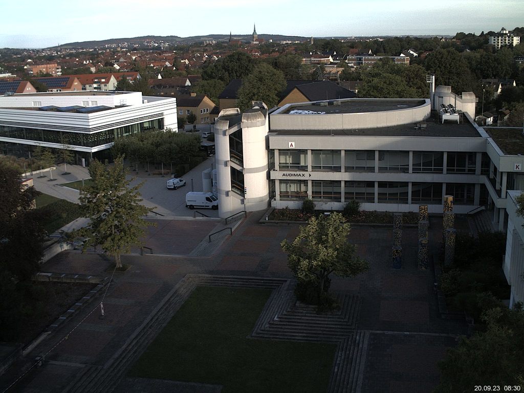 Foto der Webcam: Verwaltungsgebäude, Innenhof mit Audimax, Hörsaal-Gebäude 1