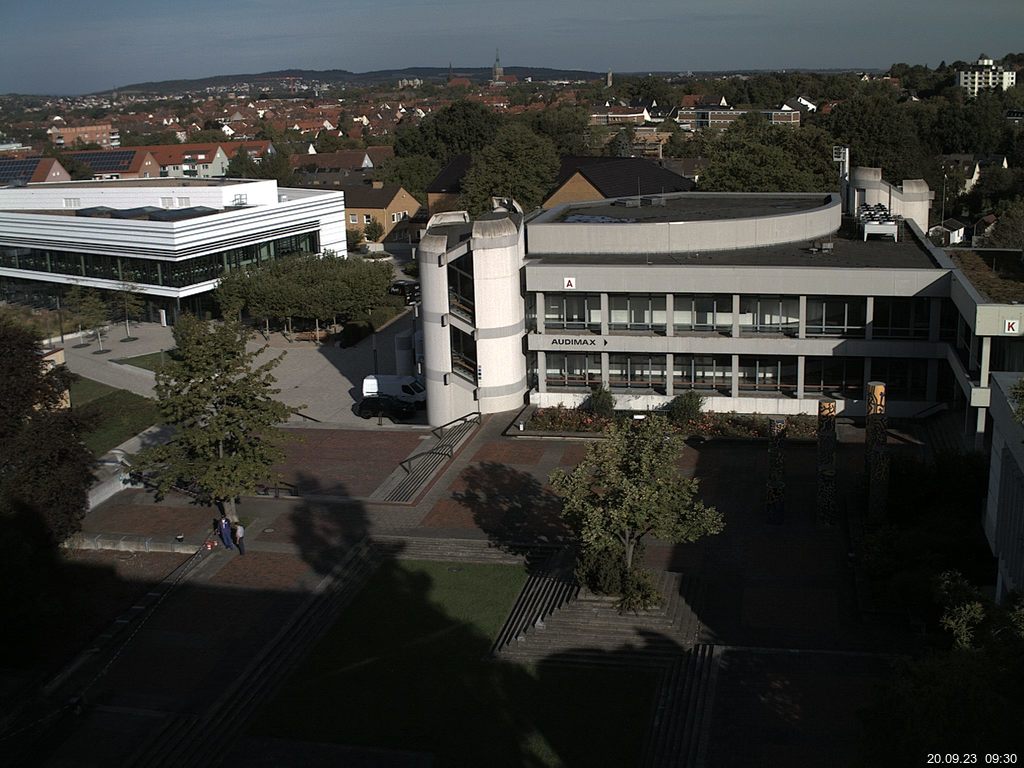 Foto der Webcam: Verwaltungsgebäude, Innenhof mit Audimax, Hörsaal-Gebäude 1