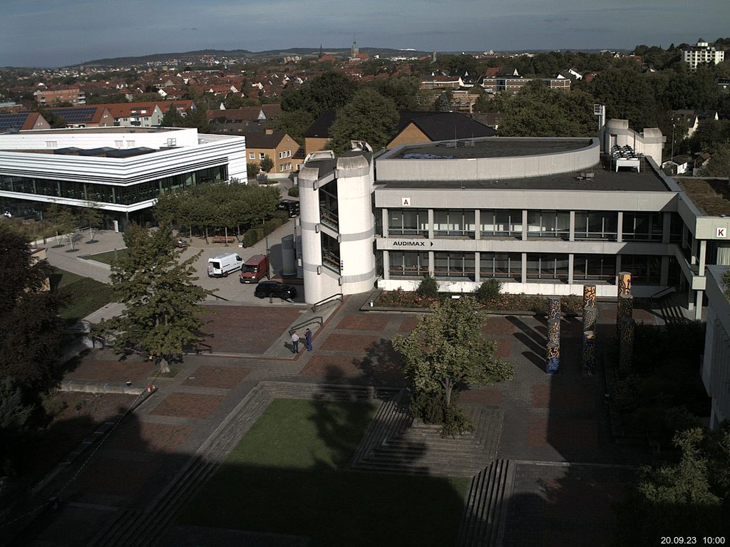 Foto der Webcam: Verwaltungsgebäude, Innenhof mit Audimax, Hörsaal-Gebäude 1