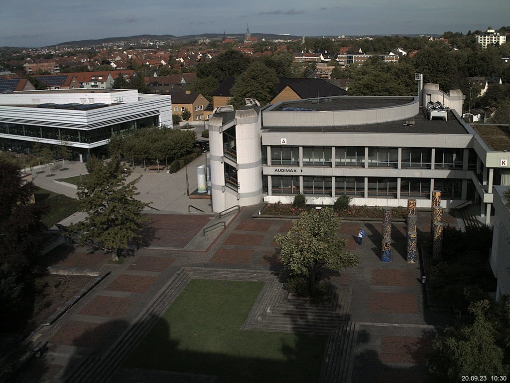 Foto der Webcam: Verwaltungsgebäude, Innenhof mit Audimax, Hörsaal-Gebäude 1