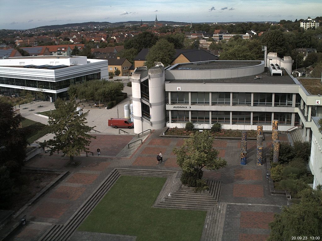 Foto der Webcam: Verwaltungsgebäude, Innenhof mit Audimax, Hörsaal-Gebäude 1