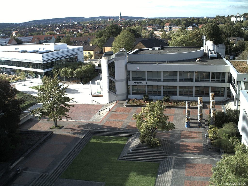 Foto der Webcam: Verwaltungsgebäude, Innenhof mit Audimax, Hörsaal-Gebäude 1