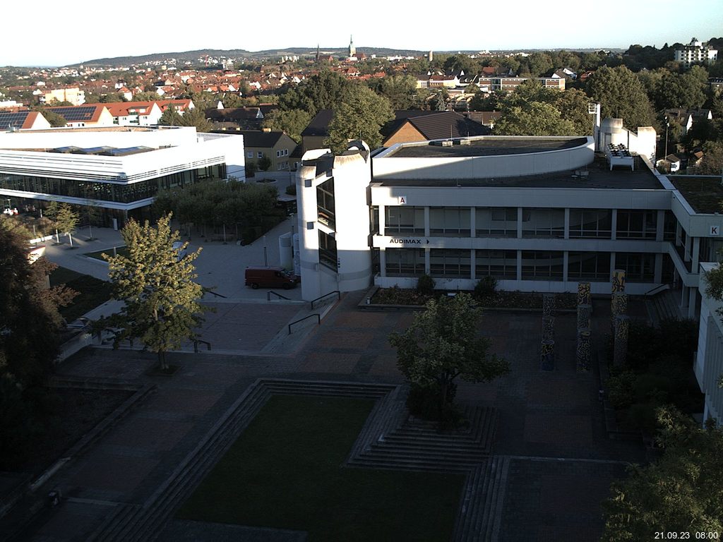 Foto der Webcam: Verwaltungsgebäude, Innenhof mit Audimax, Hörsaal-Gebäude 1