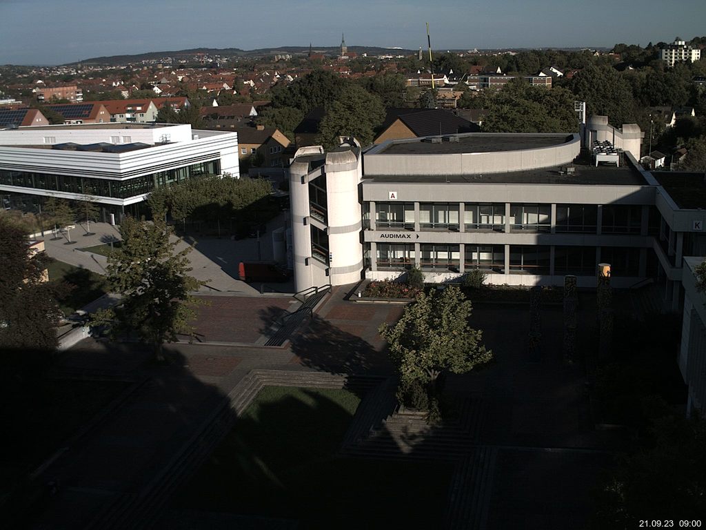 Foto der Webcam: Verwaltungsgebäude, Innenhof mit Audimax, Hörsaal-Gebäude 1