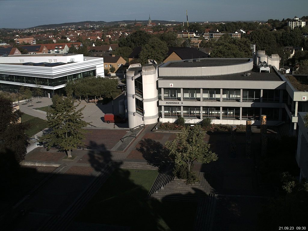 Foto der Webcam: Verwaltungsgebäude, Innenhof mit Audimax, Hörsaal-Gebäude 1